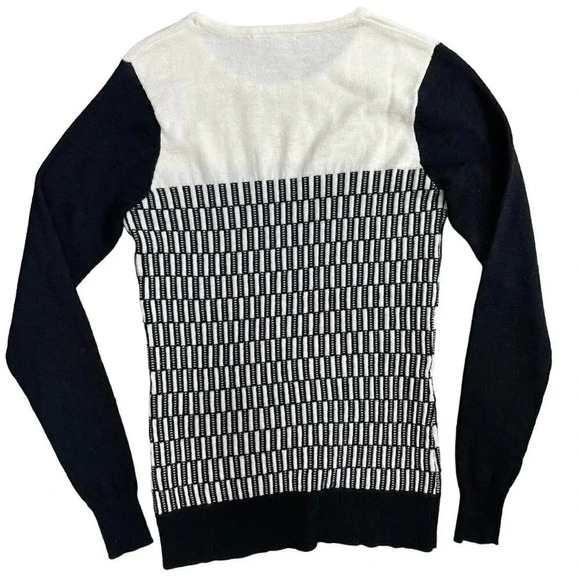 Veronika Maine long sleeve knit sweater. Size small - Picture 2 of 3